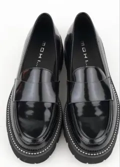【美品】MOHI ブラック ローファー　箱付きのサムネイル