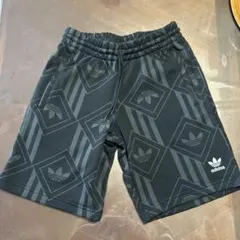 【美品】adidas ブラック グレー パターン ショートパンツ J/M