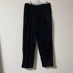 テーパードパンツ