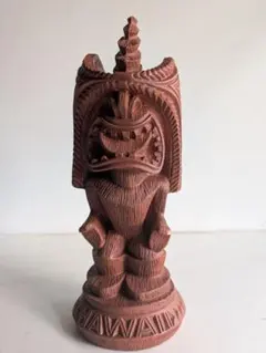 ハワイやポリネシアの神様をモチーフにした木彫りのティキ像です