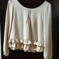 裾フリルブラウス