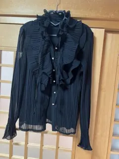 未使用近い美品フリル付きブラックシフォンシャツサイズフリー
