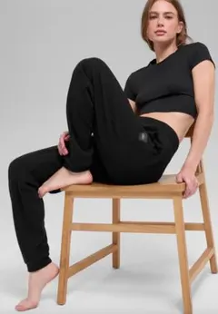 Alo Yoga（アロヨガ） パンツ ボトムス トラウザー ブラック Mサイズ
