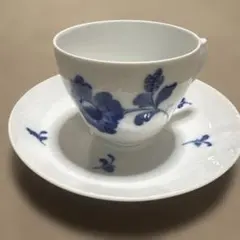 美品ROYAL Copenhagen青い花柄のカップとソーサーセット