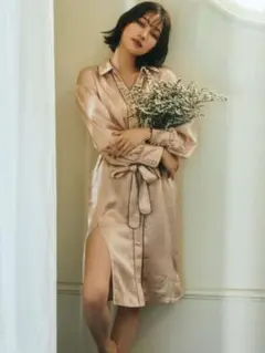 新品 半額以下 定価1.8万 シルク調ルームウェアパジャマネグリジェ