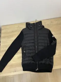 MONCLER フード付き　ブラックダウンジャケット