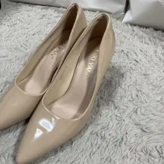 ベージュ ポインテッドトゥ ハイヒール