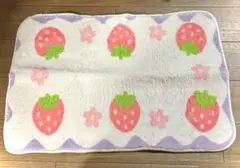 いちご ラグ マット