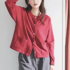 金釦付クルーカーデ