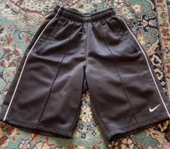 美品　Nike ハーフパンツ 150cm 黒