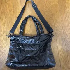 黒いナイロントートバッグ