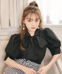 グレイル美品ボウタイブラウス　パフスリーブ　ホワイト　リボン春夏