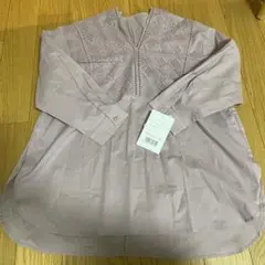 薄紫 刺繍入り Vネック シャツ 七分袖