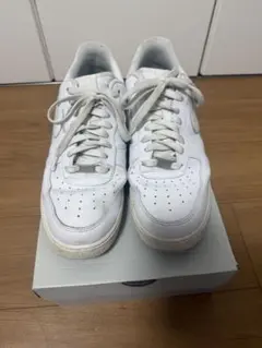 NIKE AIR FORCE 1 ホワイト スニーカー