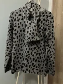 PARAZZO II ダルメシアン柄 Vネック セーター　マフラー付　グレー