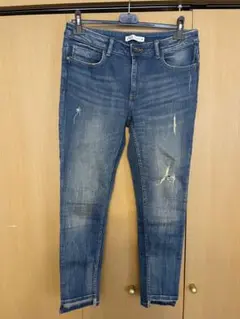 3/31まで　ZARA スキニーデニム ダークブルー EUR 42