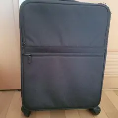 【タグ説明書カギ付き】半分の厚みで収納できるソフトキャリーケースS 36L 黒 タグ説明書カギ付き】半分の厚みで収納できるソフトキャリーケースS