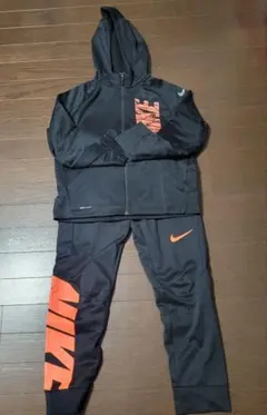 NIKE キッズ ジャージ セットアップ ブラック×オレンジ　140-150