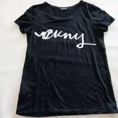 し*く様 DKNY ブラック ロゴ Tシャツ Sのサムネイル