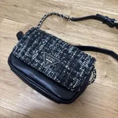 GUESS ビーズ装飾ショルダーバッグ