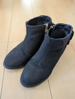 リボン付き黒スエード風ブーツ 21センチ