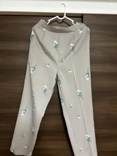 花柄グレーのカジュアルパンツ Fサイズ