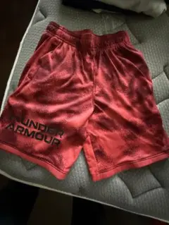 UNDER ARMOUR 赤 ハーフパンツ