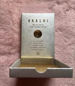 嵐スワロフスキーゴールドセット 嵐 スワロフスキー ゴールド - メルカリ