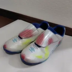 umbro サッカーシューズ 22.5センチ