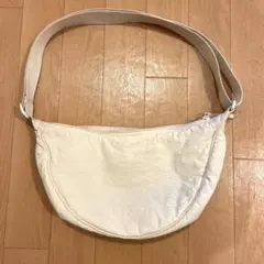 UNIQLO　ユニクロ　ラウンドミニショルダーバッグ　オフホワイト
