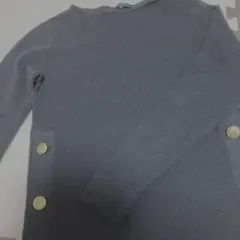 金ボタン ニット