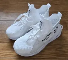 美品　スニーカー　レディース　23.5センチ