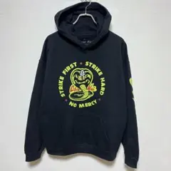 コブラ会 (Cobra Kai)スウェットパーカー　プルオーバー ロゴプリント