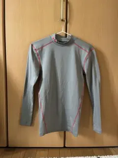 Under Armour グレー 長袖アンダーシャツ