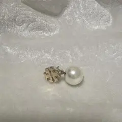 Tory Burch パール ピアス 片耳用のサムネイル