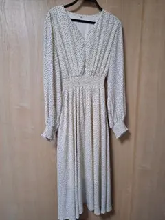 オフホワイトドット柄長袖ワンピース L