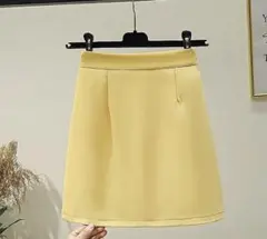 イエロー ミニタイトスカート　キュロット付き