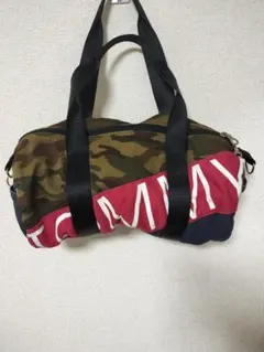 TOMMY HILFIGER ボストンバッグ 迷彩柄 ドラムバッグのサムネイル
