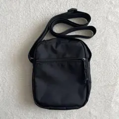 H&M ブラックナイロンショルダーバッグのサムネイル