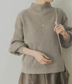 【美品】URBAN RESEARCH DOORS　ボトルネックリブニット モカ