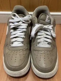 NIKE Air Force 1 '07 LV8のサムネイル