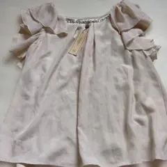Fabulous. フリル袖 ベージュ トップス！匿名配送のサムネイル