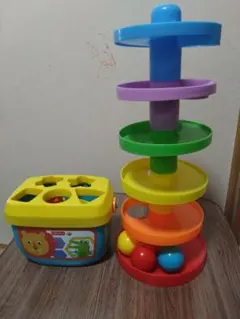 知育　フィッシャープライス　型はめパズル　西松屋　コロコロボールおとし