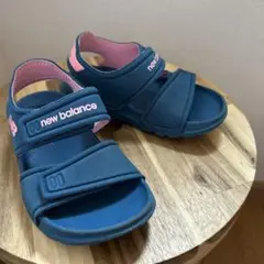 new balance ネイビー ピンク サンダル