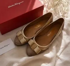Salvatore Ferragamoヴァラリボン ゴールドラメフラットシューズのサムネイル