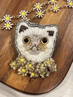 猫のビーズ刺繍ブローチ