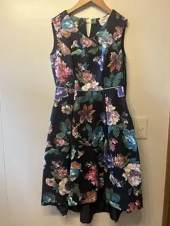 【値下げ】ノースリーブ花柄膝丈パーティードレス