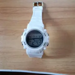 デジタル腕時計 ホワイト