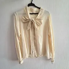 美品★MAJESTIC LEGON アイボリーリボンシャツ　ブラウス