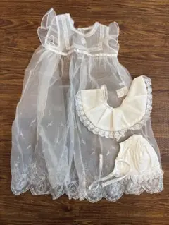 bebe セレモニードレス　ホワイトbaby スタイ帽子付き